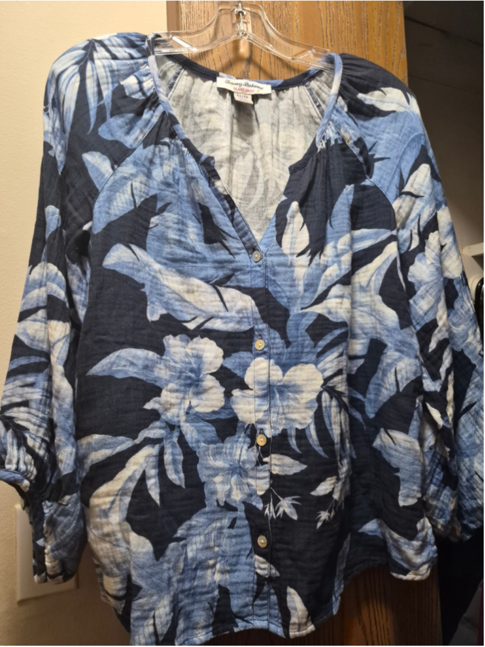 Tommy Bahama Blouse XS Blue White Floral Long Sleeve Button Down